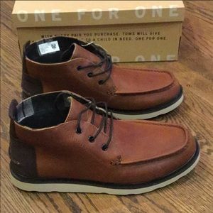 NWT in box TOMS waterproof chukkahs